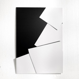 Florian Lechner, Raumschnitt 15041002, 2015, UV-Direktdruck auf Forex, geschlitzt und plastisch verformt, 59,4 x 42 x 2 cm