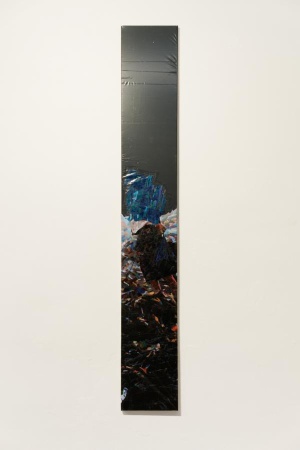 Reifenberg, Untitled with a Bag (long), 2017, Plastiktüte und Scotch tape, 176 x 26cm, Photocredits Wolfram Ziltz