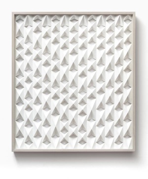 Jirka Pfahl, 13cols24rows, 2022, Papierfaltung nach einem Script im Künstlerrahmen, UV70 entspiegelt, 112x99 cm