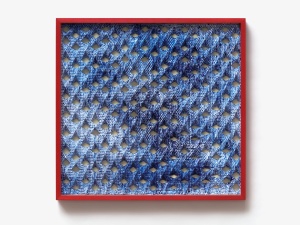 Jirka Pfahl, Faltung rot-blau 445x463mm, 2020, Analoge Faltung #3, UV70 Glas graviert; Frottage 2017 gefaltet, 44,5 x 46,3cm, gerahmt