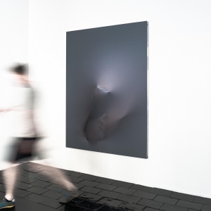 Florian Lechner, 20060502 (CGI), 2020, 200 x 150 x 4.3 cm, Rendering auf Aluminiumkörper, Ausstellungsansicht