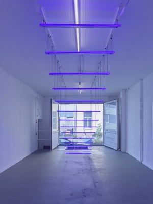 Peter Vink, Light Installation, Exhibition ›BACKSTAGE‹ @ Lachenmann Art Frankfurt, Credits Eric Tschernow