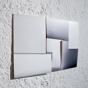 Florian Lechner, Raumschnitt (part2-1), 2013, Analoges Rendering, UV-Direktdruck auf Forex, geschlitzt und plastisch verformt, 21 x 29,7 x 1,5 cm
